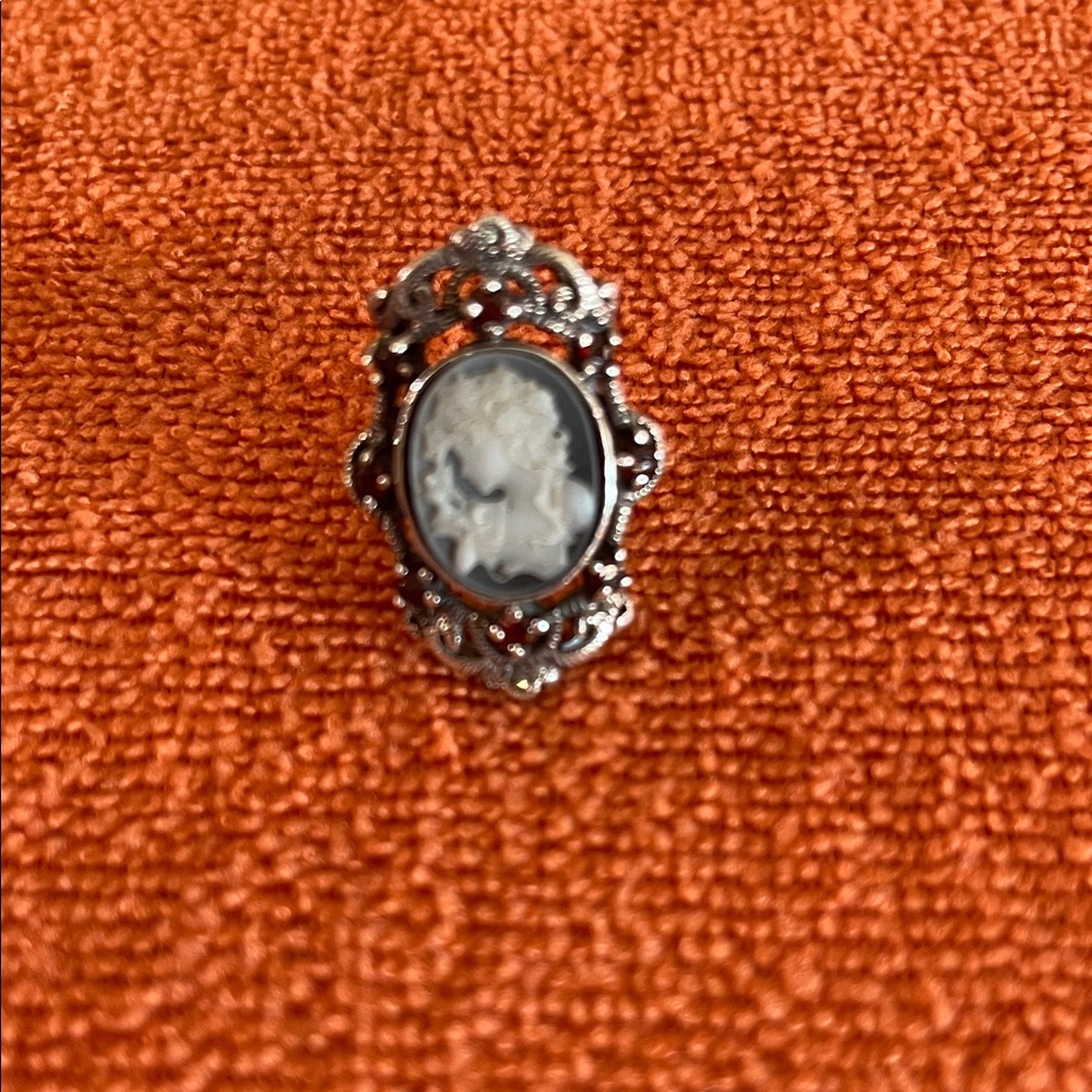 Unique Vintage Sterling Silver Blue Cameo and Garnet Ring size 7 - Picture 2 of 6